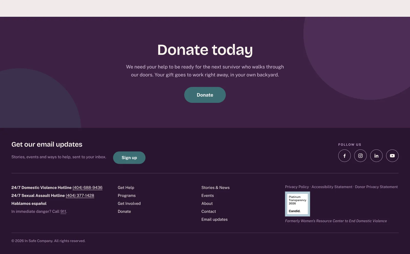 Pie del sitio con franja de donación y líneas de ayuda